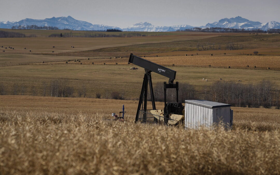 Environmental group seeks ethics investigation into Alberta Premier Smith adviser